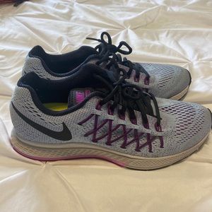 Womens size 8 Nike running sneakers